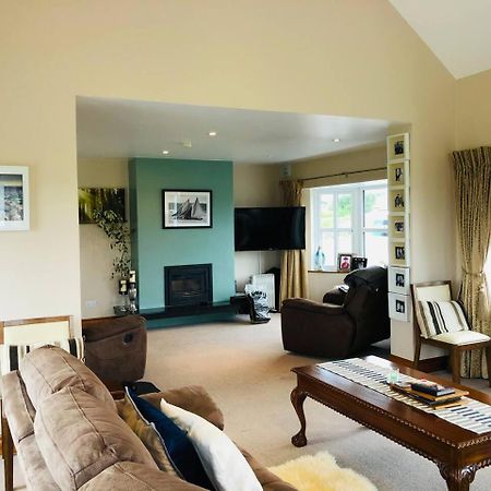 Connemara. 3 Bedroom, 8 Bed, Holiday Home ゴールウェイ エクステリア 写真