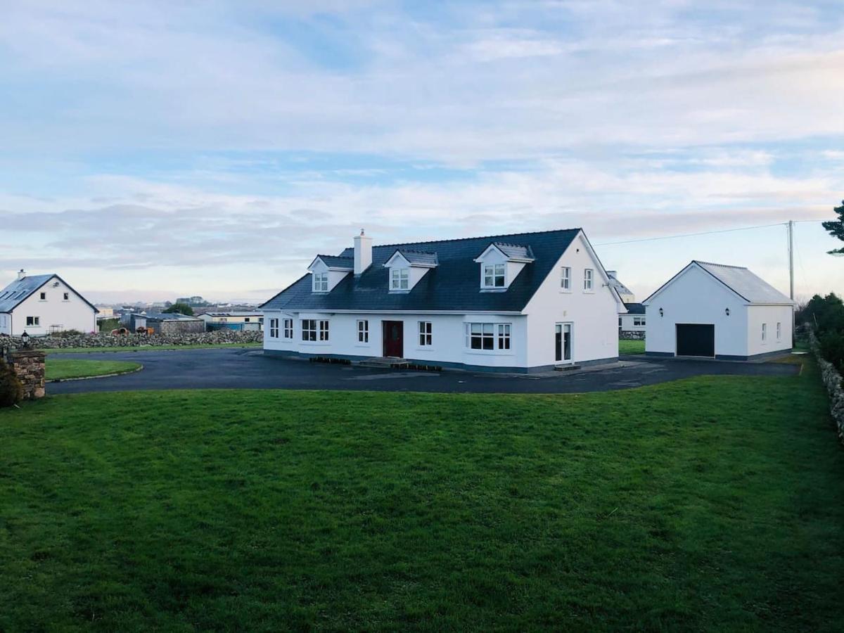 Connemara. 3 Bedroom, 8 Bed, Holiday Home ゴールウェイ エクステリア 写真