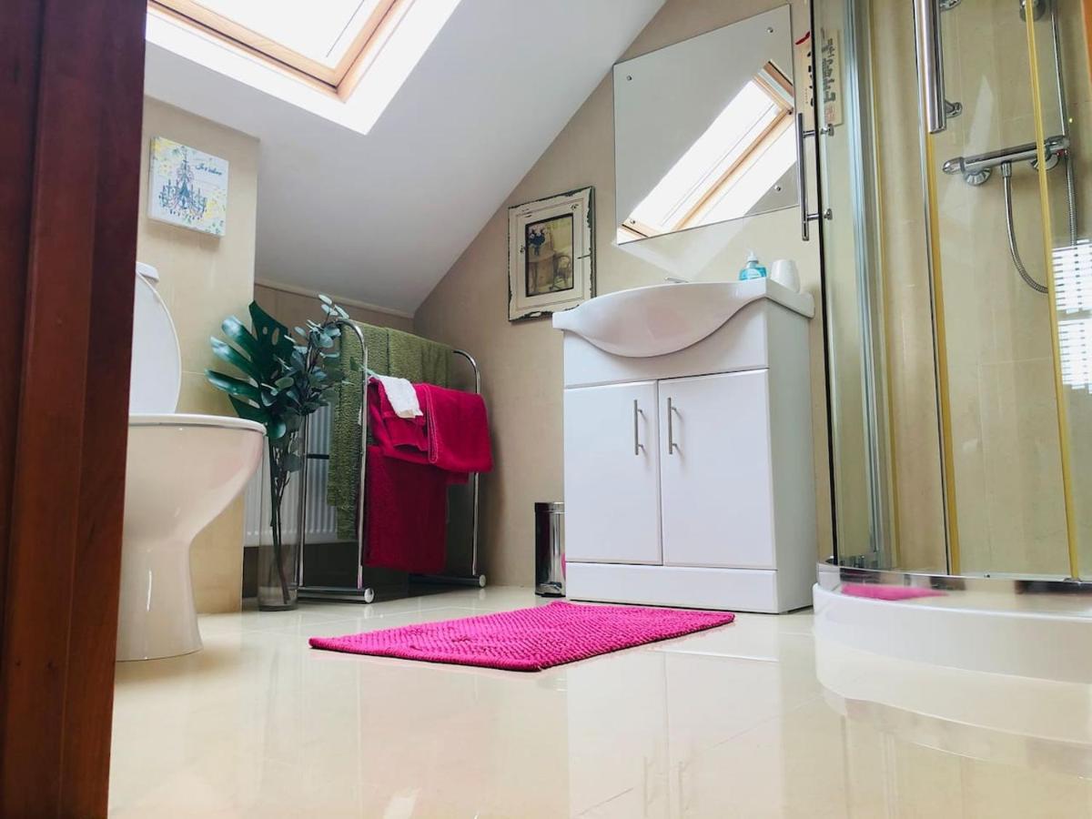 Connemara. 3 Bedroom, 8 Bed, Holiday Home ゴールウェイ エクステリア 写真