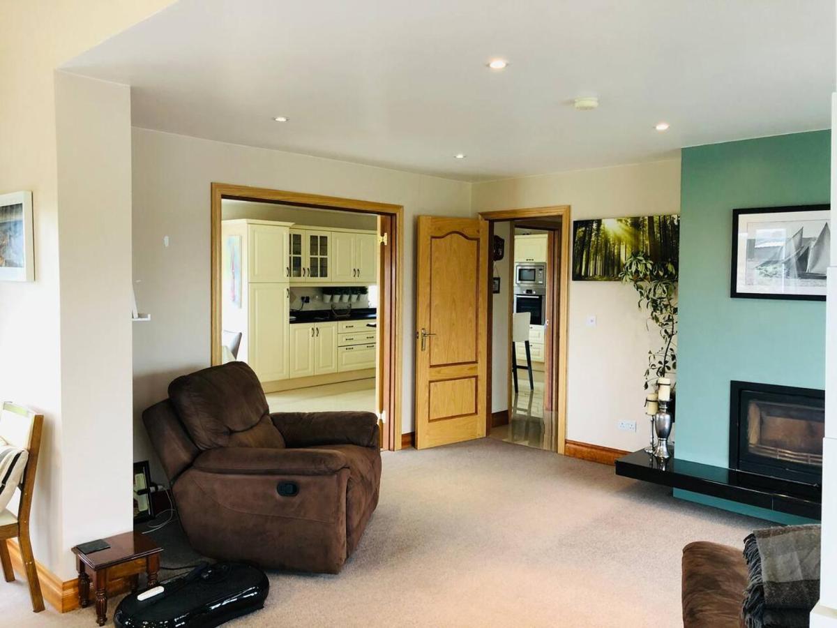 Connemara. 3 Bedroom, 8 Bed, Holiday Home ゴールウェイ エクステリア 写真
