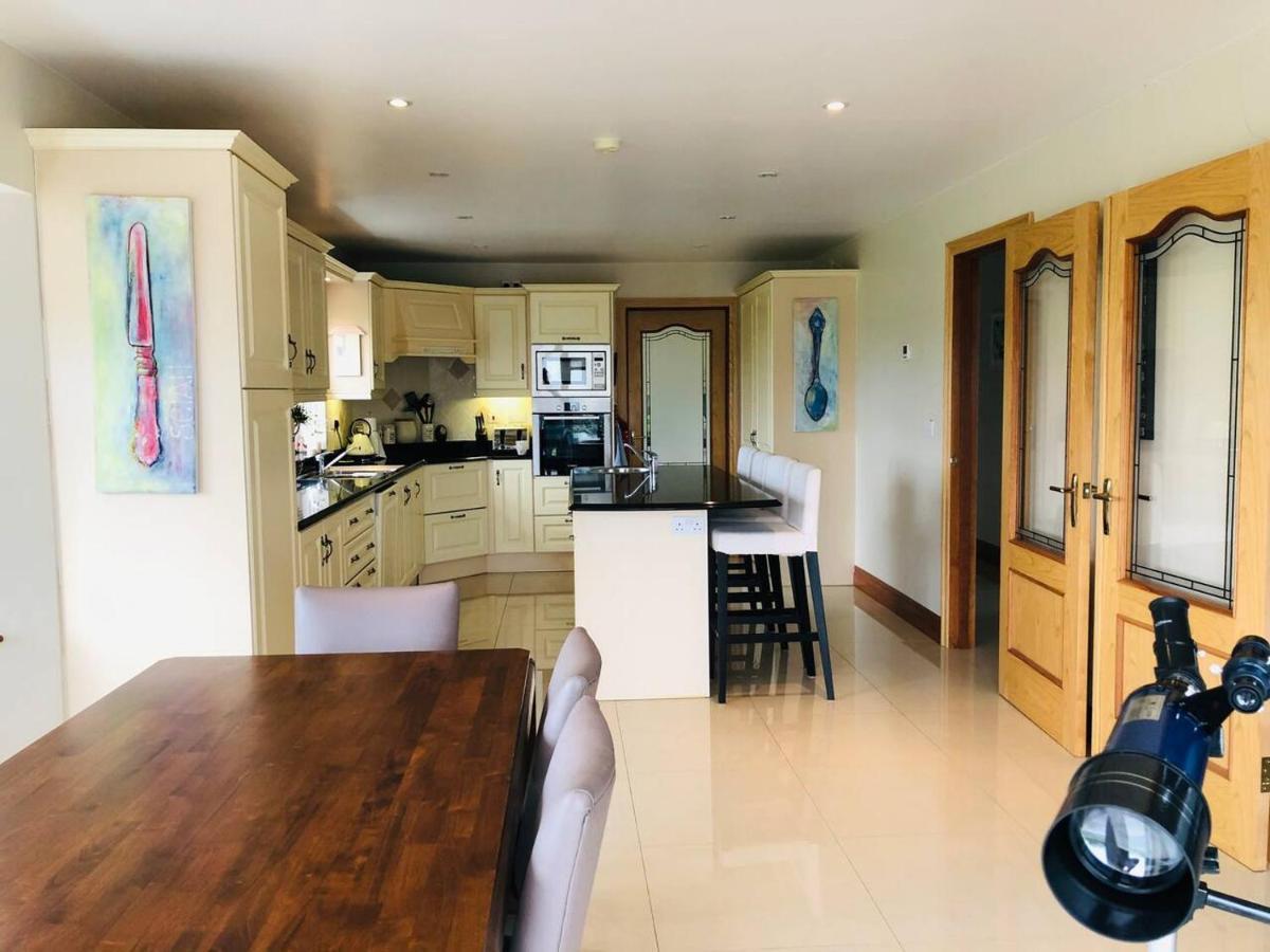 Connemara. 3 Bedroom, 8 Bed, Holiday Home ゴールウェイ エクステリア 写真