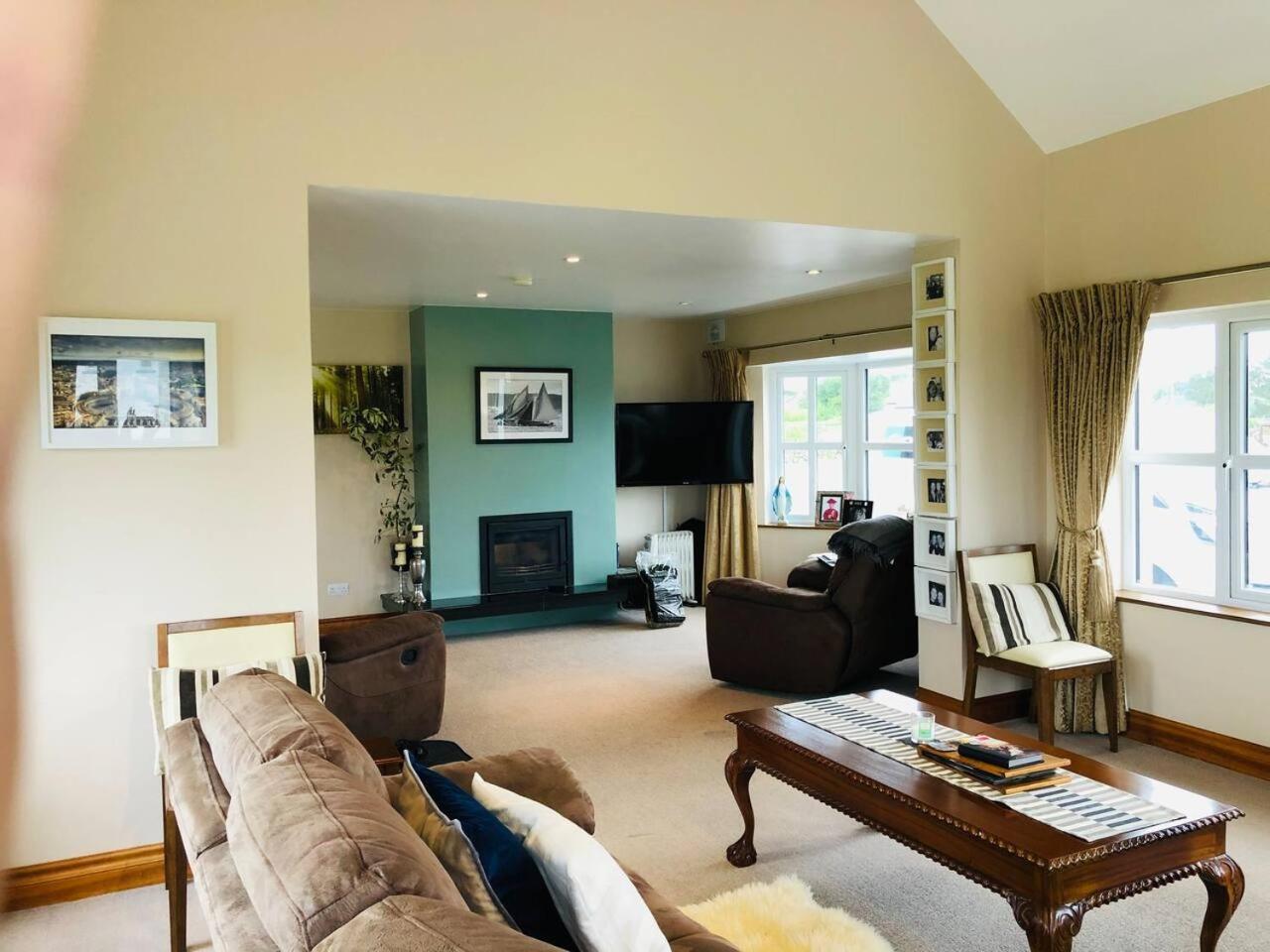 Connemara. 3 Bedroom, 8 Bed, Holiday Home ゴールウェイ エクステリア 写真