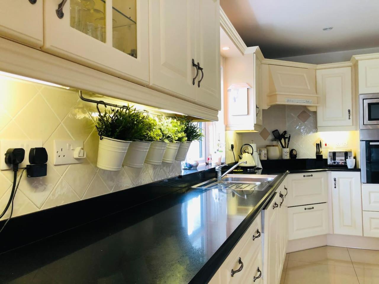 Connemara. 3 Bedroom, 8 Bed, Holiday Home ゴールウェイ エクステリア 写真