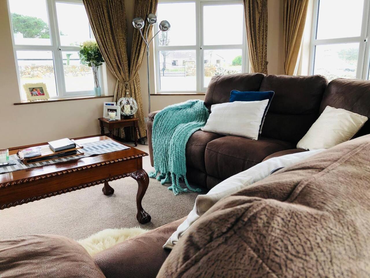 Connemara. 3 Bedroom, 8 Bed, Holiday Home ゴールウェイ エクステリア 写真