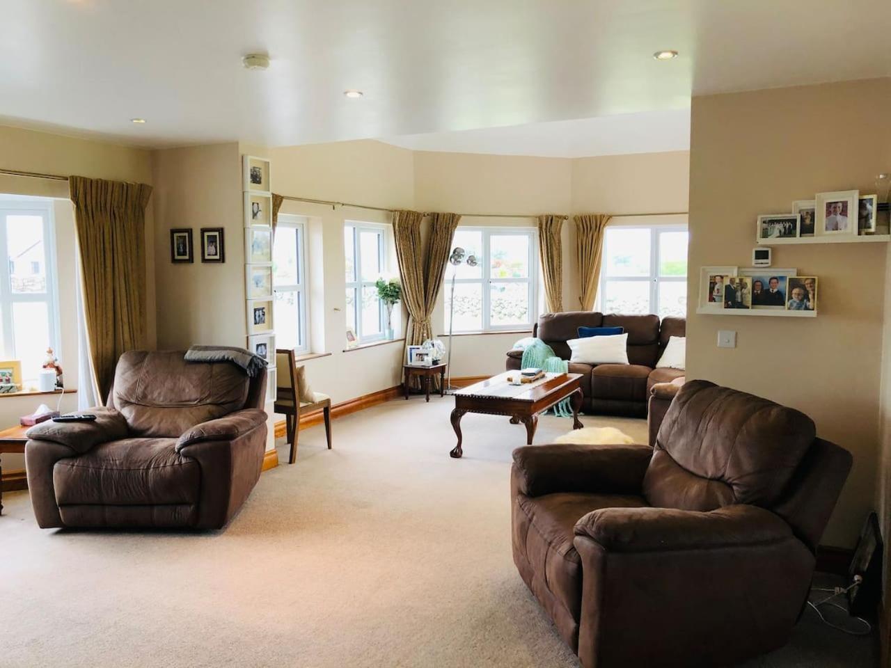 Connemara. 3 Bedroom, 8 Bed, Holiday Home ゴールウェイ エクステリア 写真